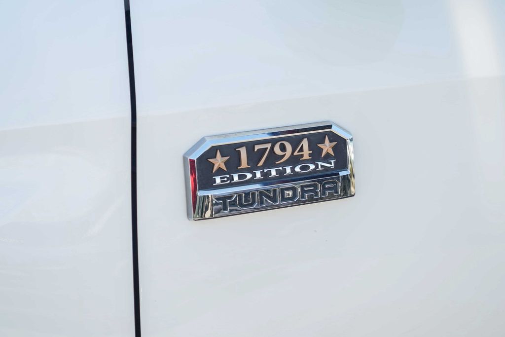 Thumbnail: 2015 Toyota Tundra - 21