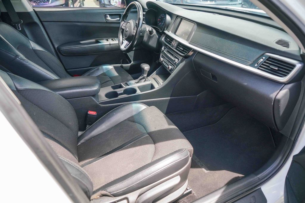 Thumbnail: 2020 Kia Optima - 8