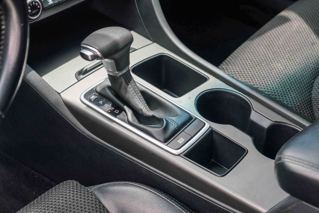 Thumbnail: 2020 Kia Optima - 12
