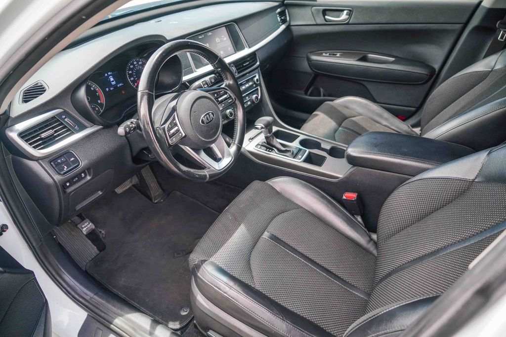 Thumbnail: 2020 Kia Optima - 9