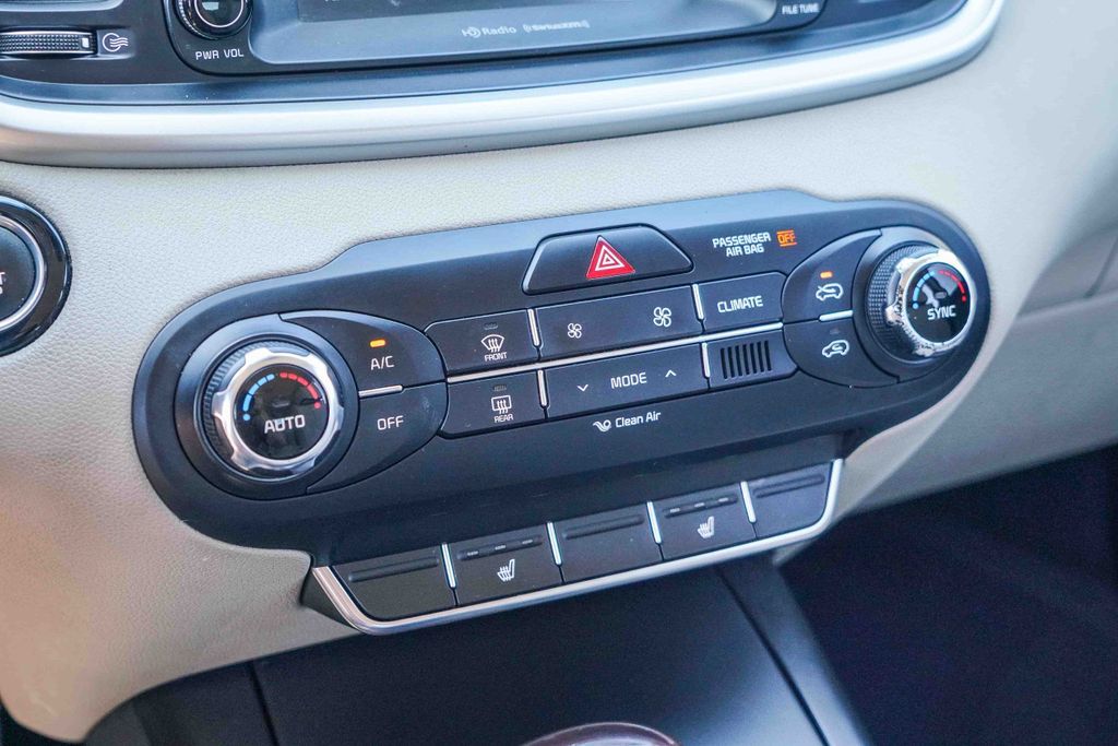 Thumbnail: 2017 Kia Sorento - 25
