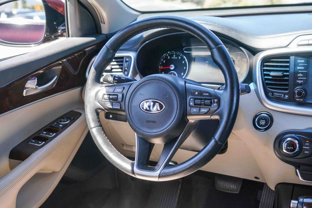 Thumbnail: 2017 Kia Sorento - 8