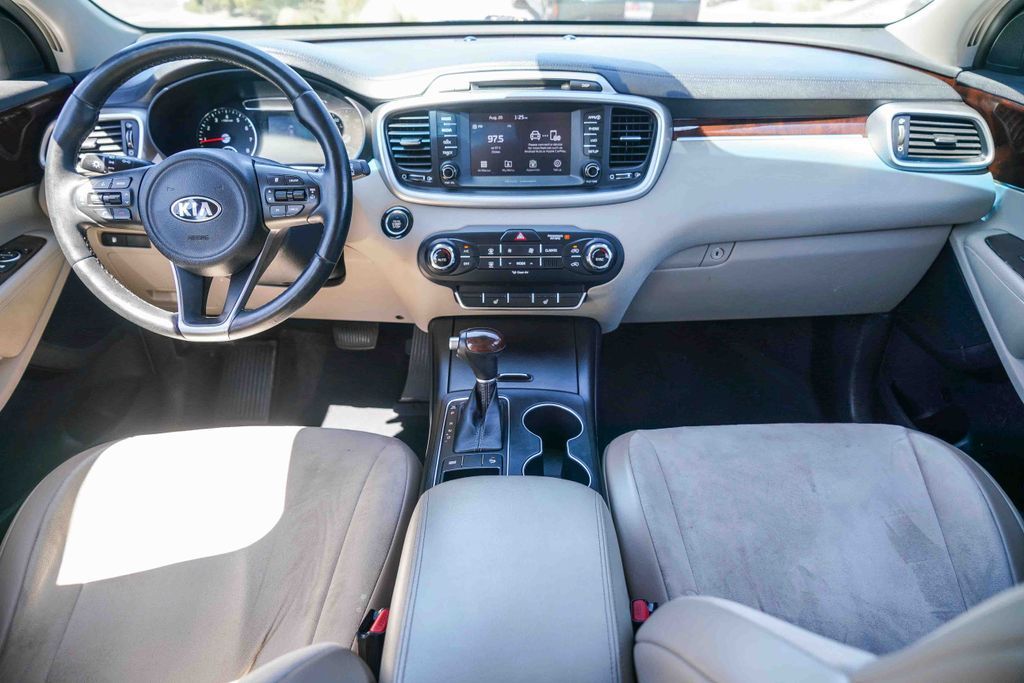 Thumbnail: 2017 Kia Sorento - 2