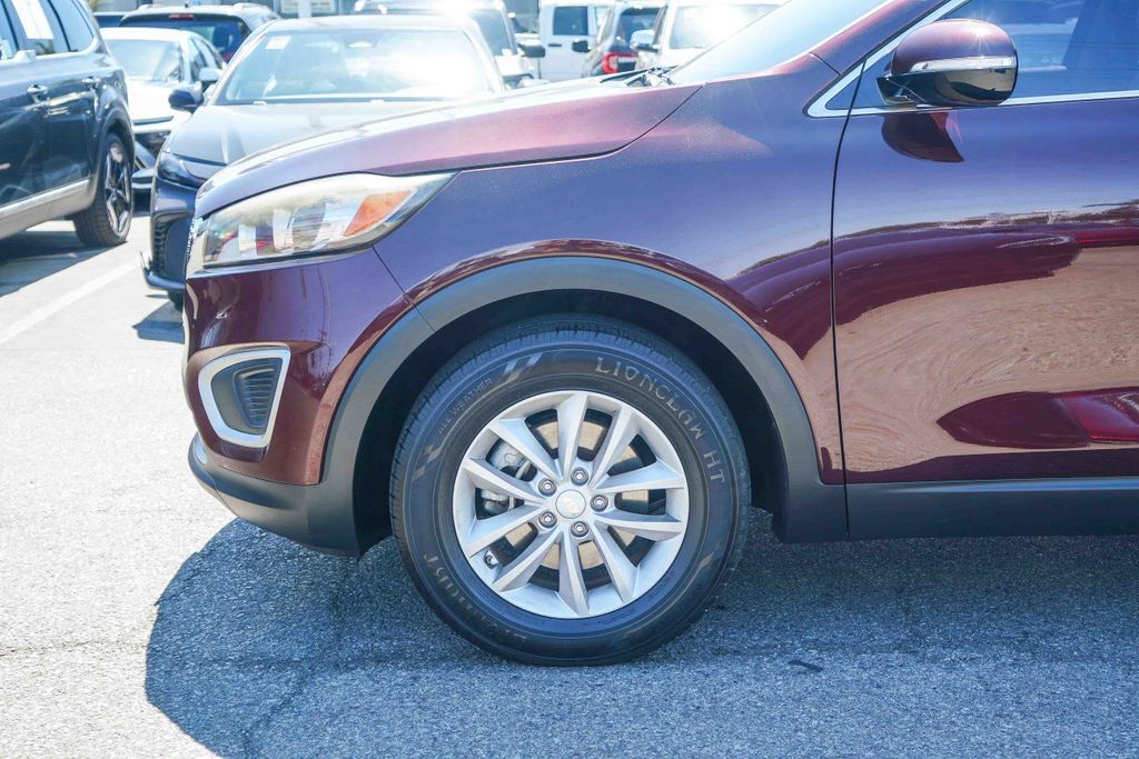 Thumbnail: 2017 Kia Sorento - 6
