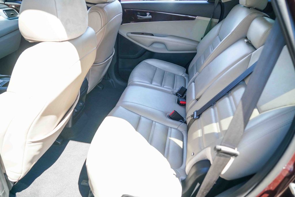 Thumbnail: 2017 Kia Sorento - 11