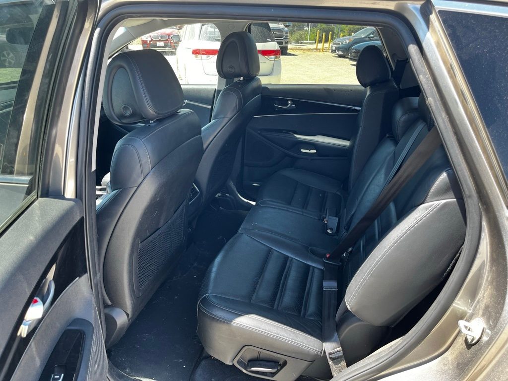 Thumbnail: 2016 Kia Sorento - 11