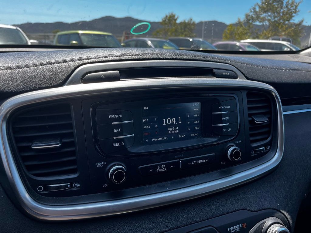 Thumbnail: 2016 Kia Sorento - 12