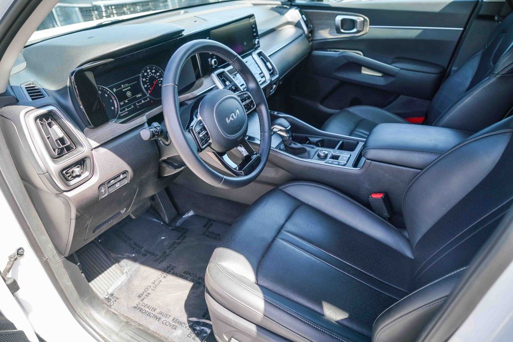 Thumbnail: 2023 Kia Sorento - 9