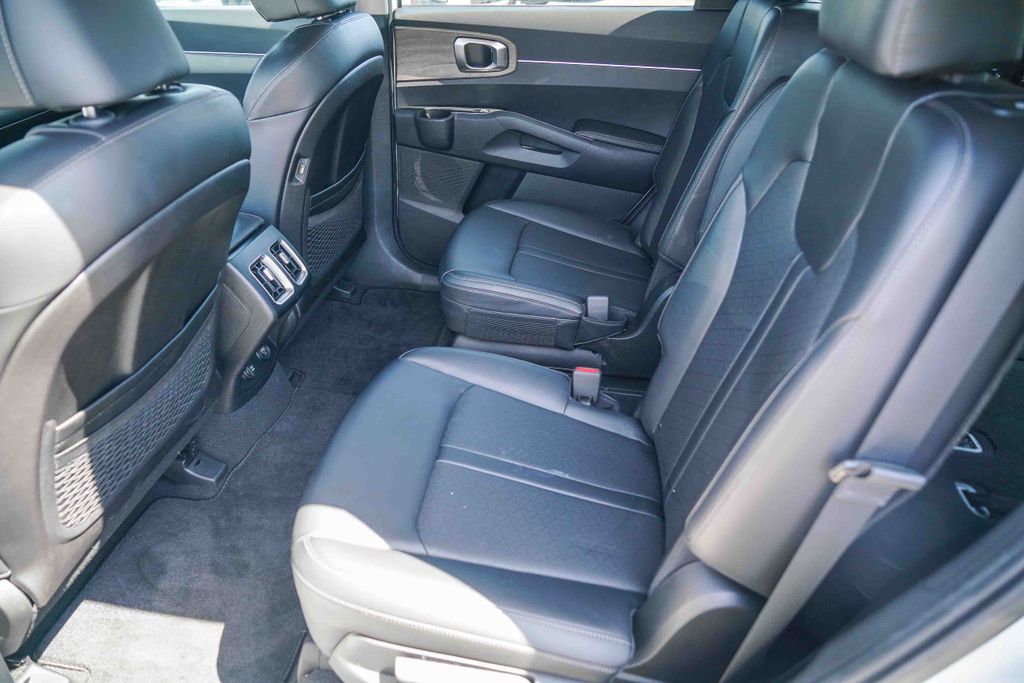 Thumbnail: 2023 Kia Sorento - 10