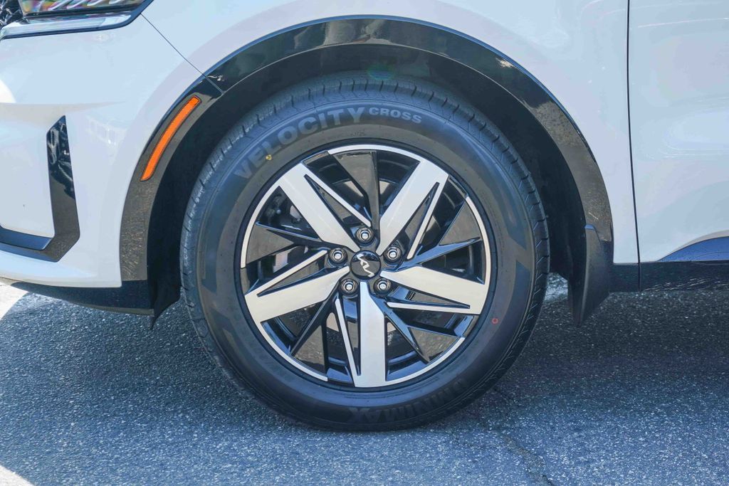 Thumbnail: 2023 Kia Sorento - 5