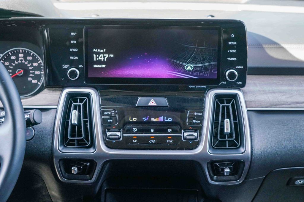 Thumbnail: 2023 Kia Sorento - 11