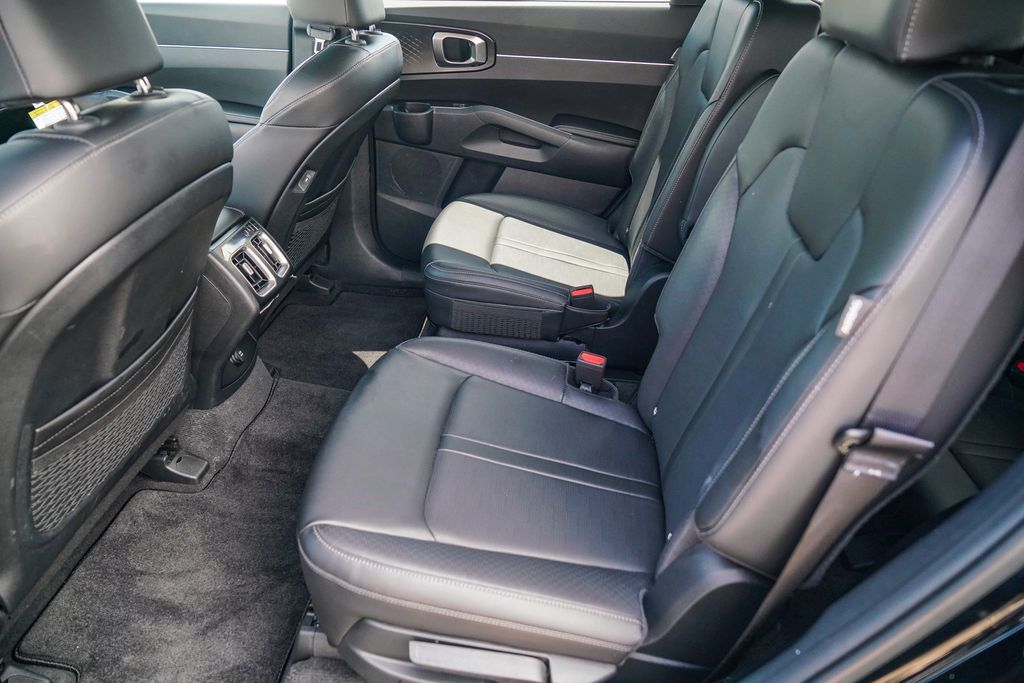 Thumbnail: 2025 Kia Sorento - 9