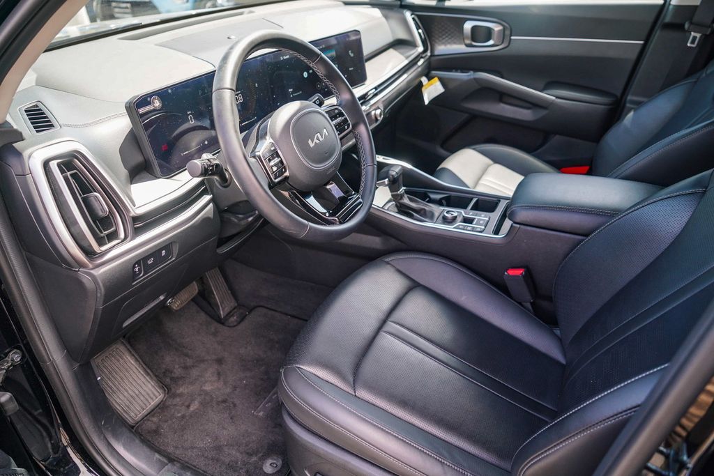 Thumbnail: 2025 Kia Sorento - 8