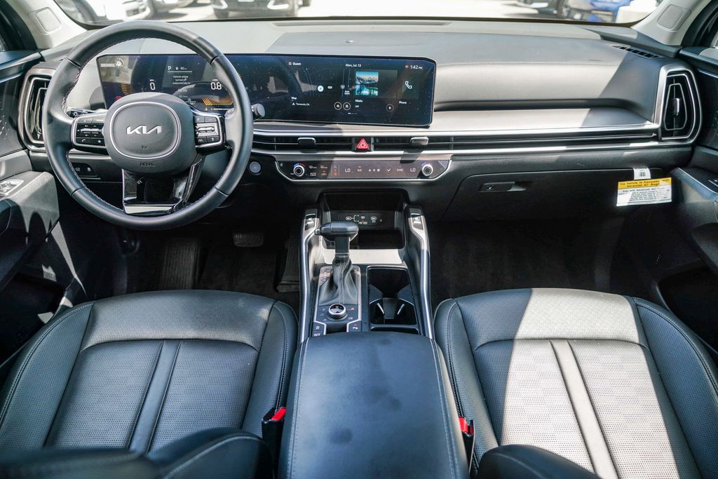 Thumbnail: 2025 Kia Sorento - 2