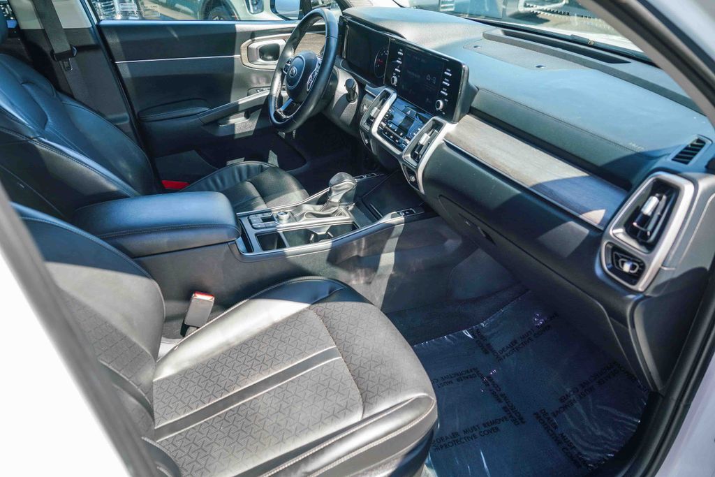Thumbnail: 2021 Kia Sorento - 9
