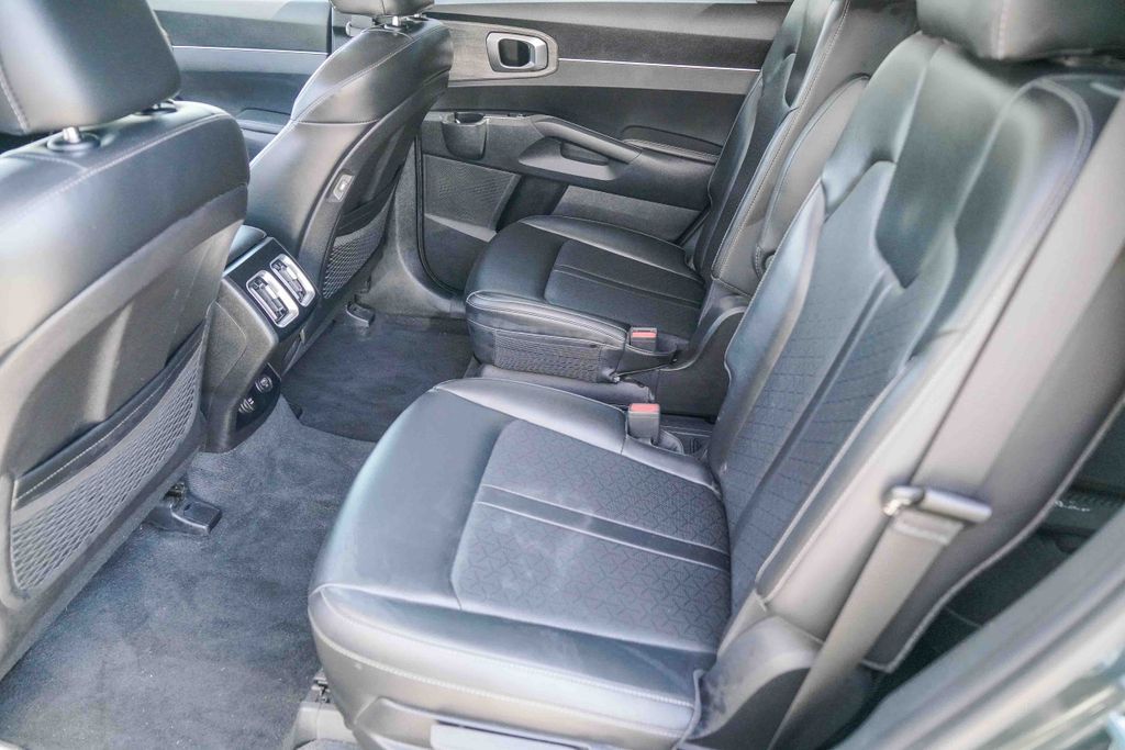 Thumbnail: 2022 Kia Sorento - 11