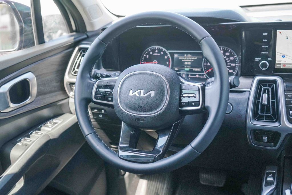 Thumbnail: 2022 Kia Sorento - 8