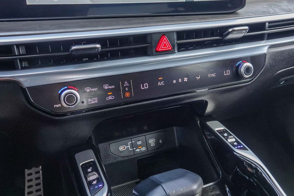 Thumbnail: 2024 Kia Sorento - 24