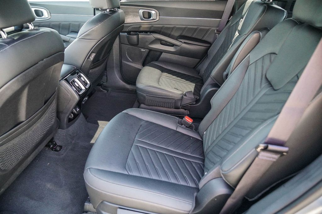 Thumbnail: 2024 Kia Sorento - 10