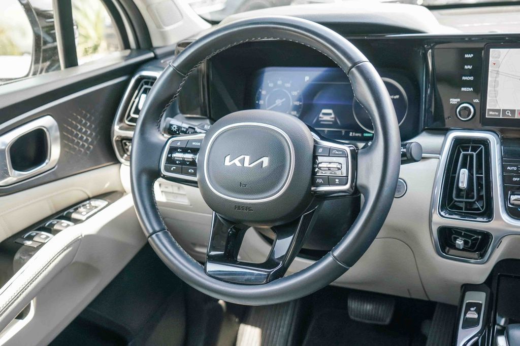 Thumbnail: 2023 Kia Sorento - 7