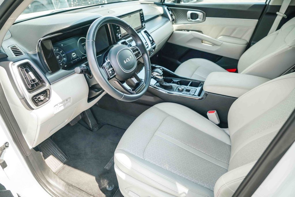 Thumbnail: 2023 Kia Sorento - 9