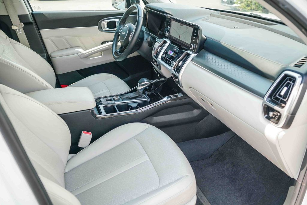 Thumbnail: 2023 Kia Sorento - 8