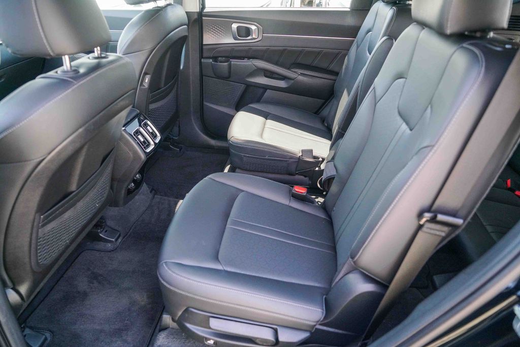 Thumbnail: 2023 Kia Sorento - 11