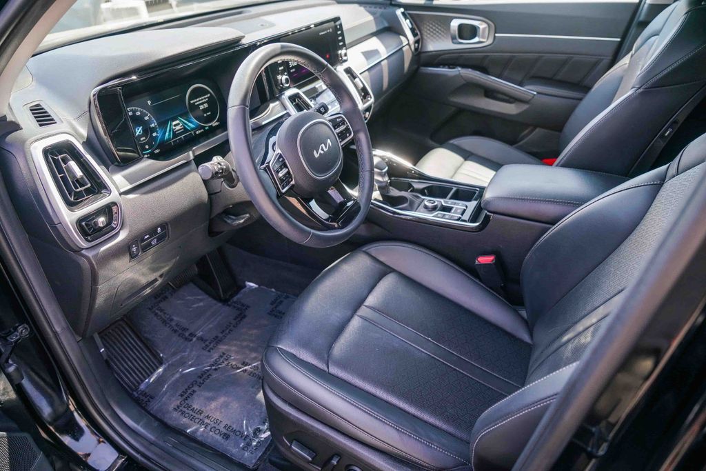 Thumbnail: 2023 Kia Sorento - 10