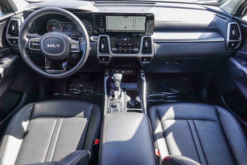 Thumbnail: 2023 Kia Sorento - 2