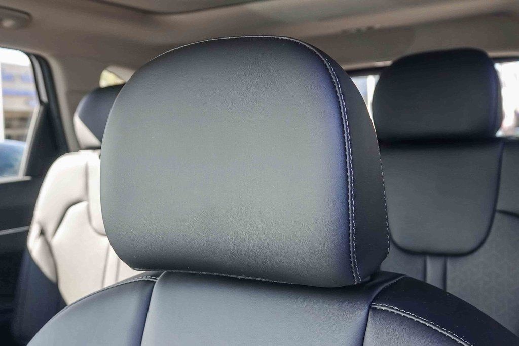 Thumbnail: 2023 Kia Sorento - 23