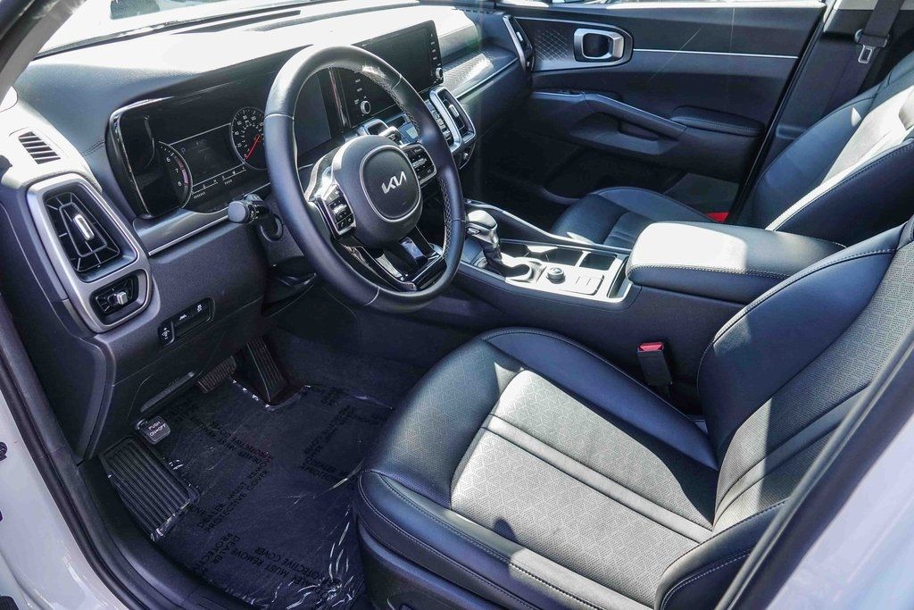 Thumbnail: 2023 Kia Sorento - 8