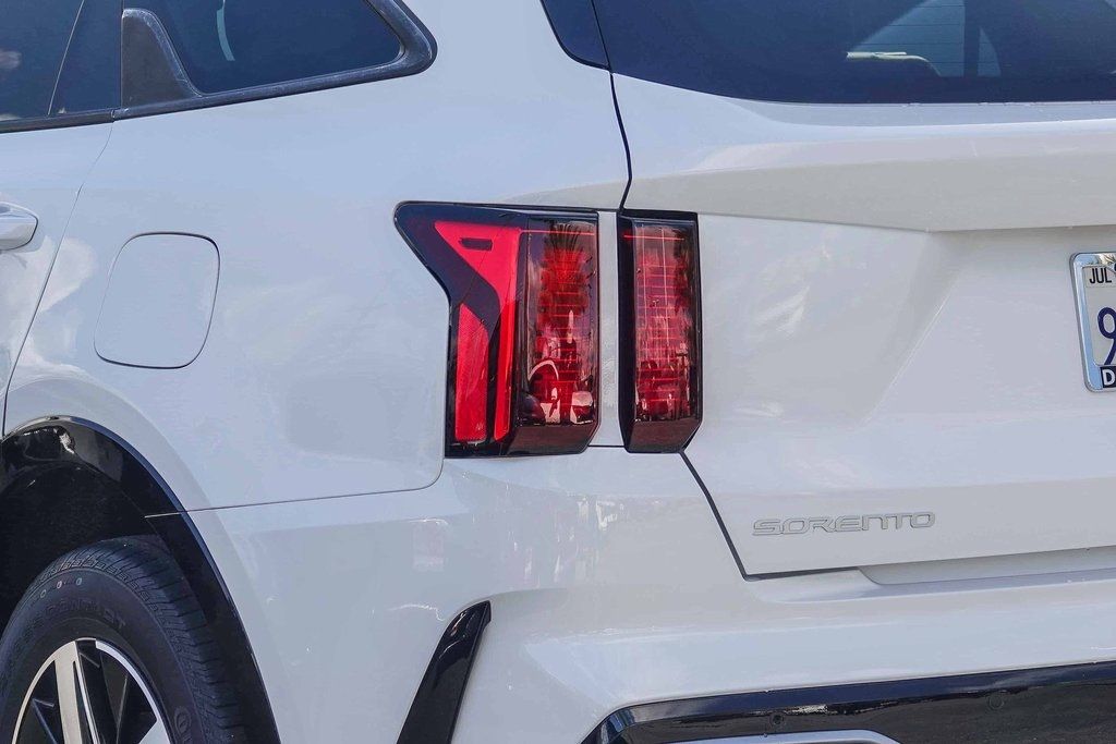 Thumbnail: 2023 Kia Sorento - 18