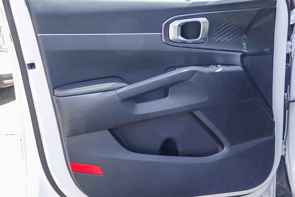 Thumbnail: 2023 Kia Sorento - 20