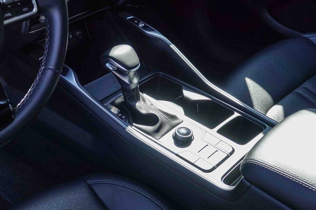 Thumbnail: 2023 Kia Sorento - 11