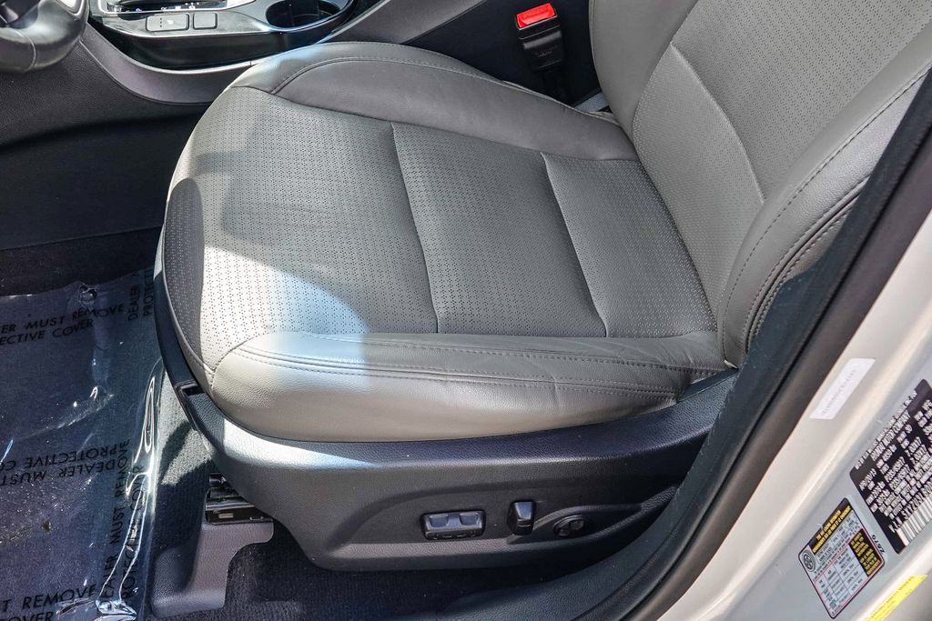 Thumbnail: 2013 Hyundai Santa Fe - 24