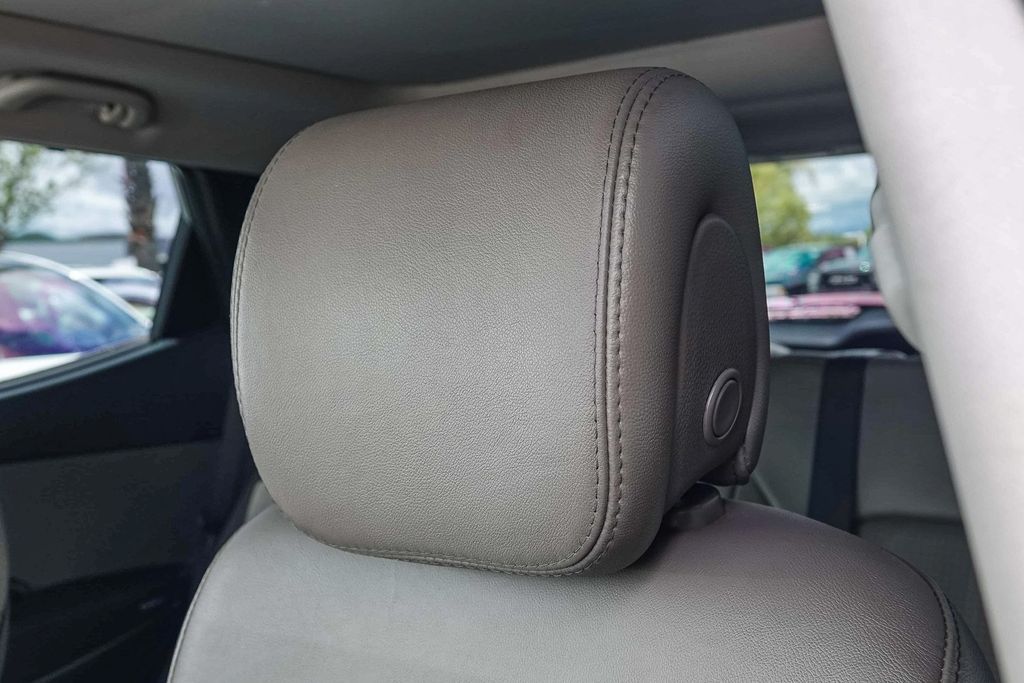 Thumbnail: 2013 Hyundai Santa Fe - 27