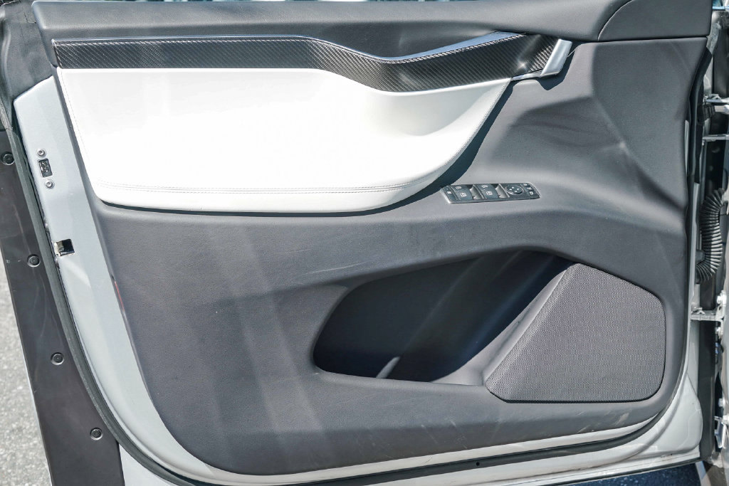 Thumbnail: 2018 Tesla Model X - 21