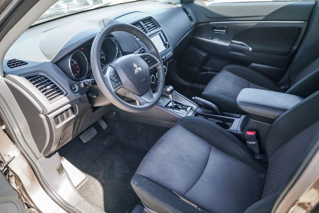 Thumbnail: 2019 Mitsubishi Outlander Sport - 10