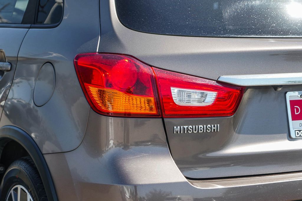Thumbnail: 2019 Mitsubishi Outlander Sport - 19