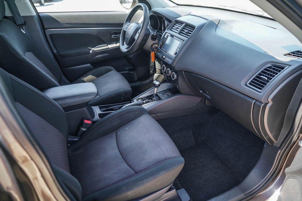 Thumbnail: 2019 Mitsubishi Outlander Sport - 9