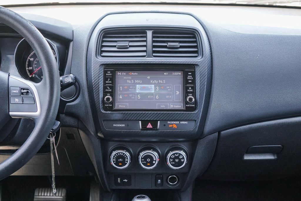 Thumbnail: 2019 Mitsubishi Outlander Sport - 12