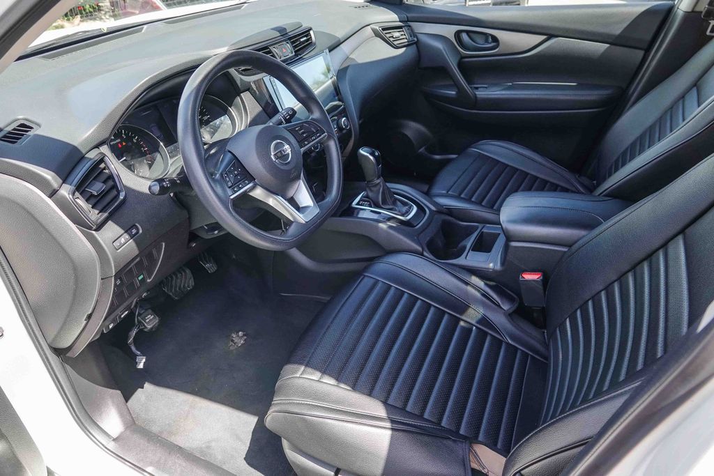 Thumbnail: 2017 Nissan Rogue Sport - 10