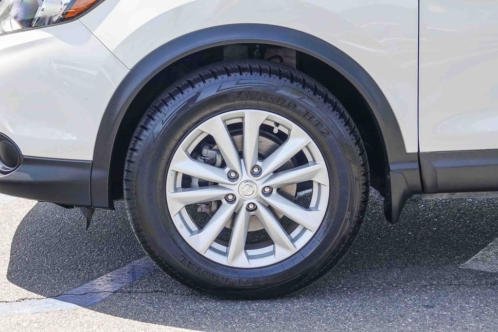 Thumbnail: 2017 Nissan Rogue Sport - 21