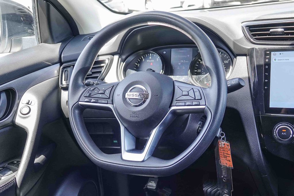 Thumbnail: 2017 Nissan Rogue Sport - 8