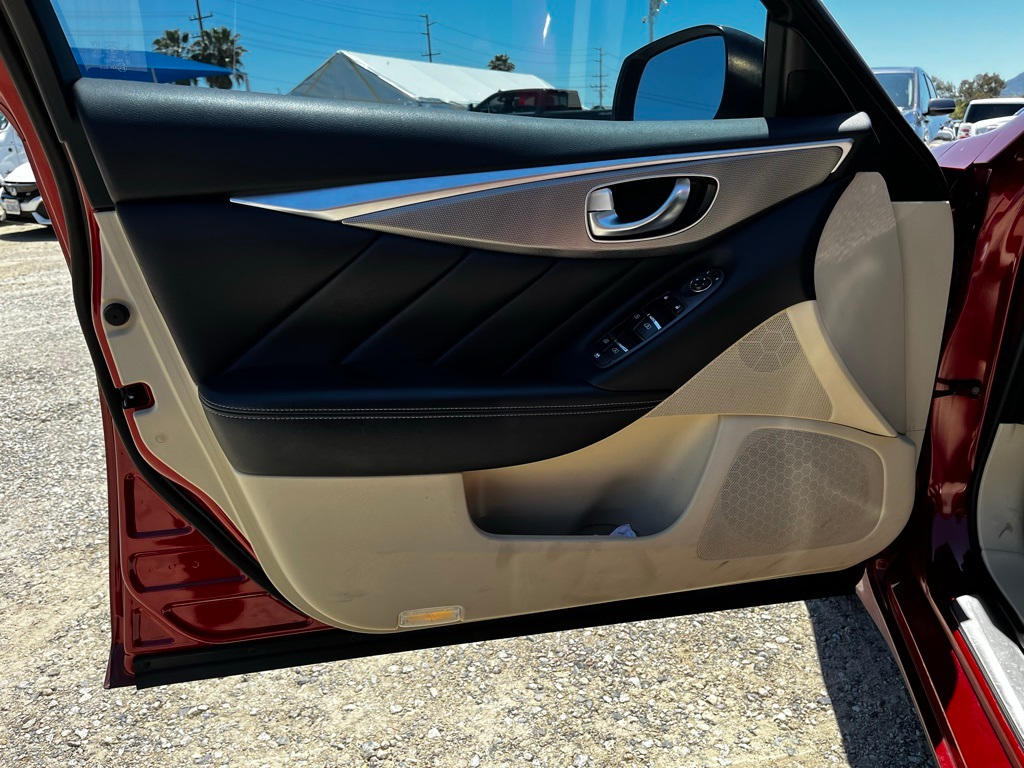 2015 INFINITI Q50 Premium 20