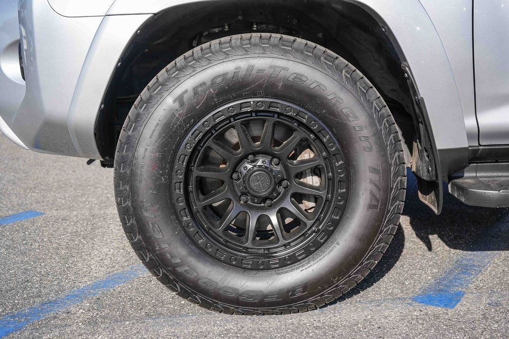 Thumbnail: 2022 Toyota 4Runner - 23