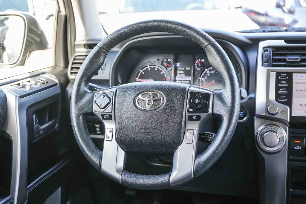 Thumbnail: 2022 Toyota 4Runner - 12
