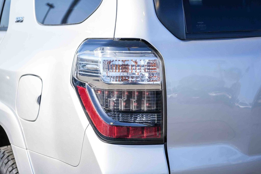Thumbnail: 2022 Toyota 4Runner - 22
