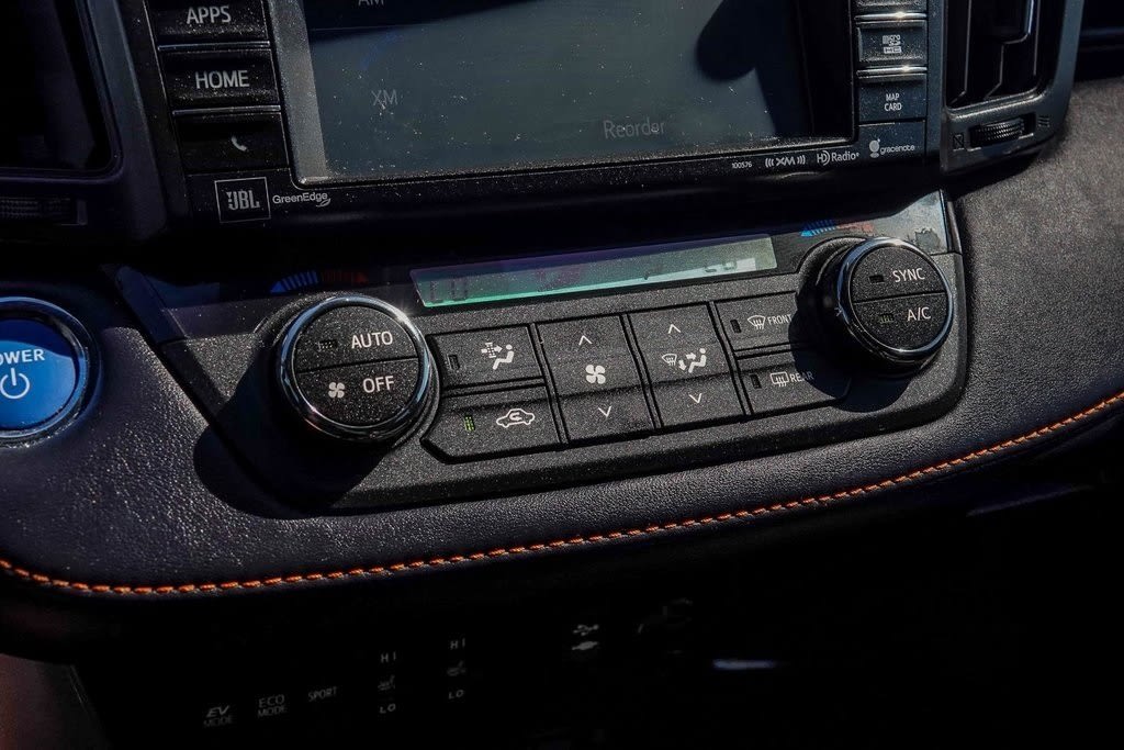 Thumbnail: 2017 Toyota RAV4 - 22