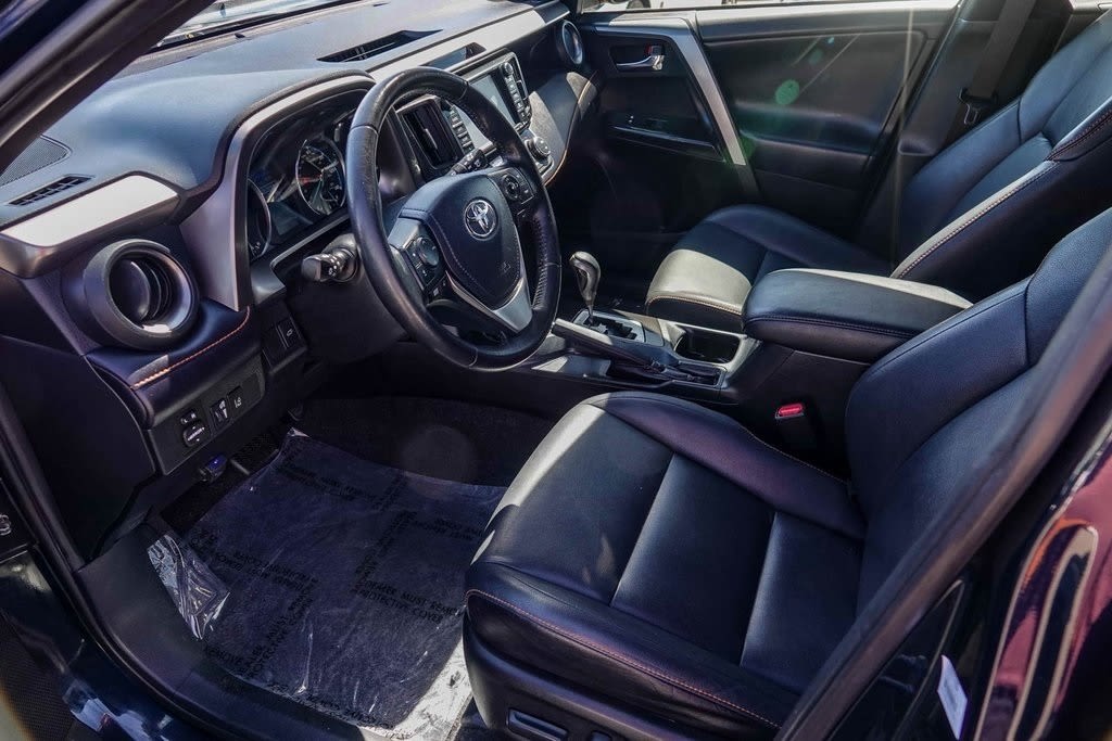 Thumbnail: 2017 Toyota RAV4 - 9